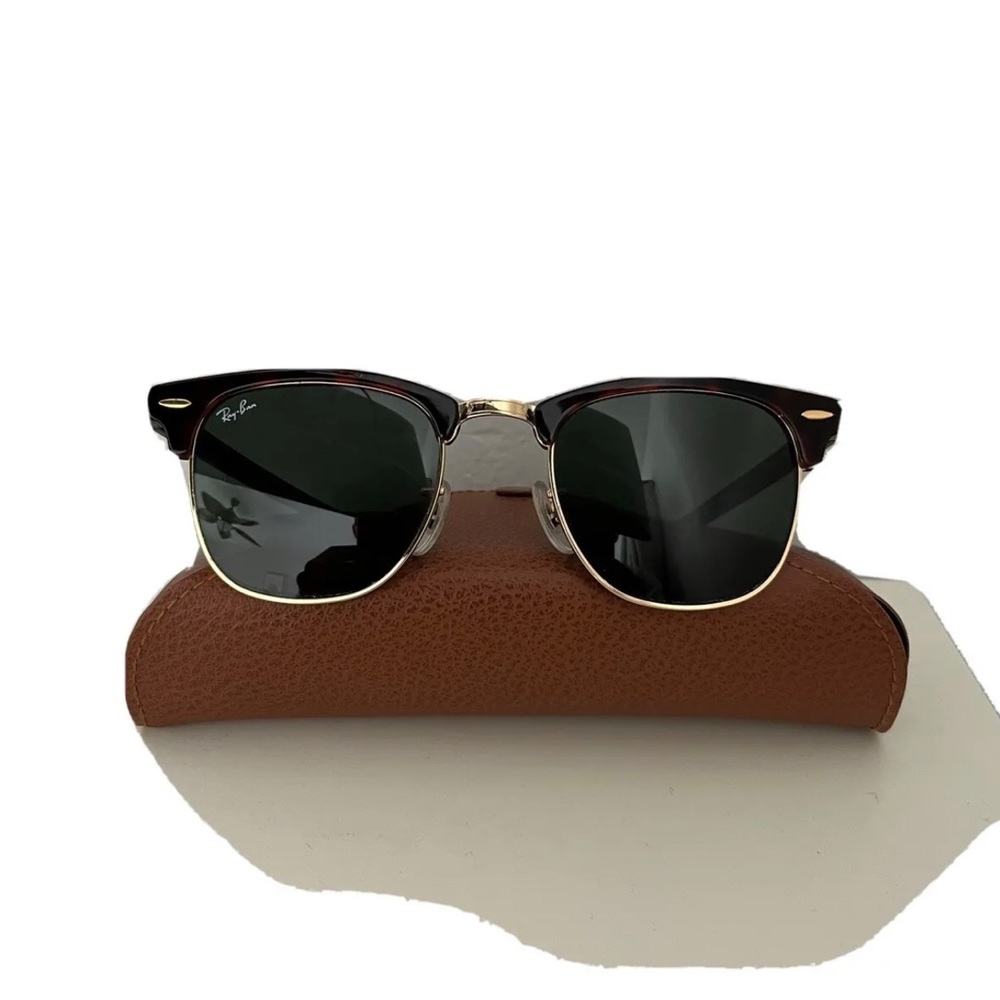 Ray-Ban Clubmaster (RB3016) Unisex Sunglasses Tortoise.